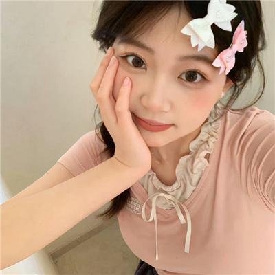 女跳水队员